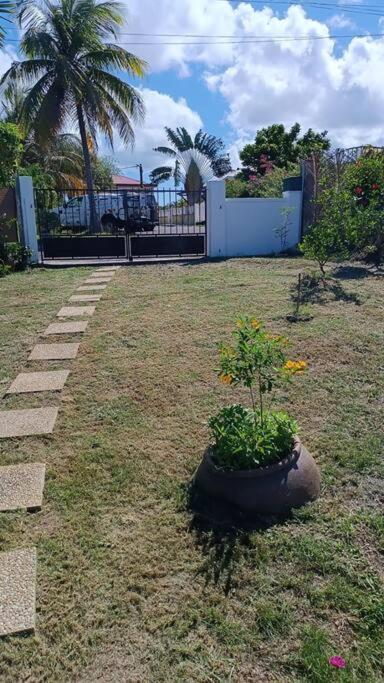 Tukusi Bungalow Le Moule Exterior foto